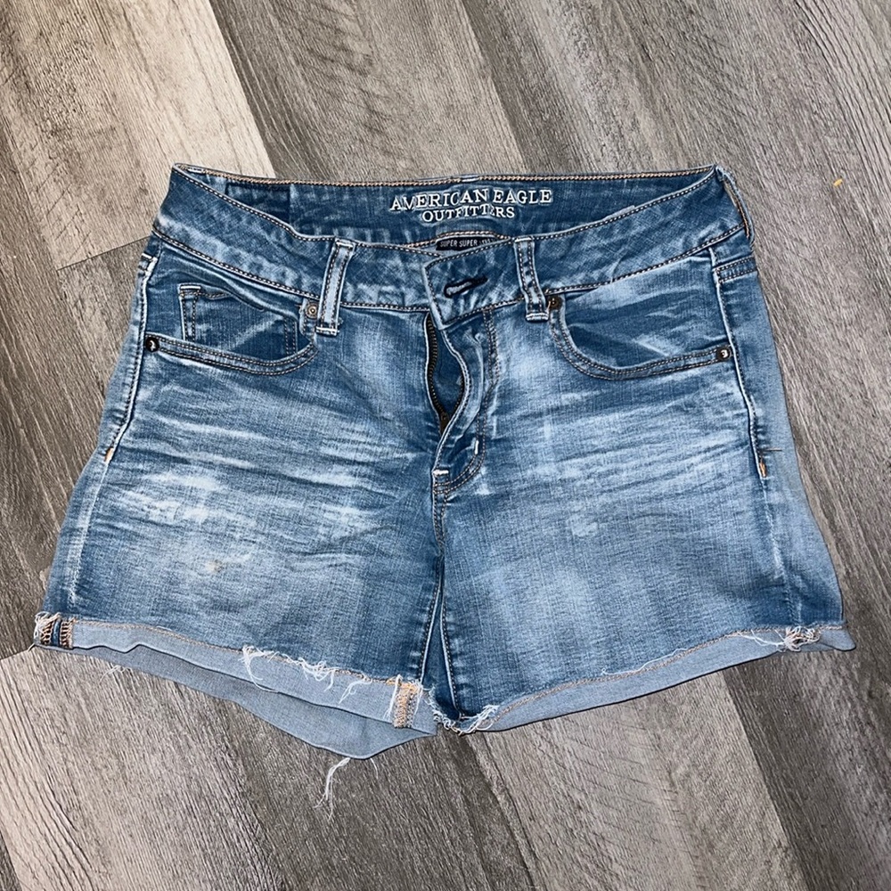 American Eagle Midi Size 8 Jean shorts